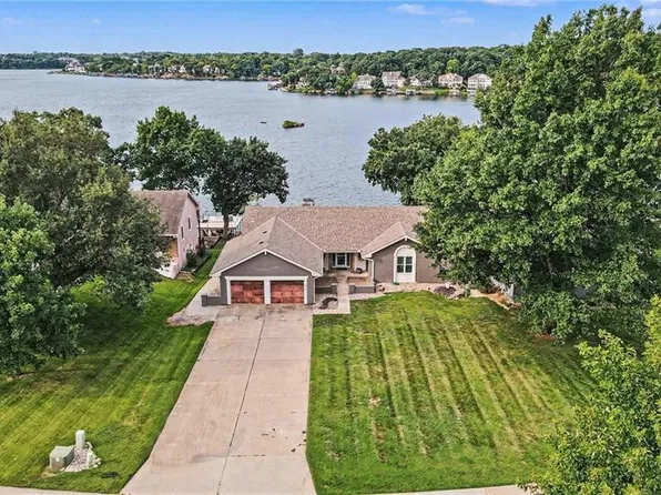 426 N Winnebago Dr, Lake Winnebago, MO 64034