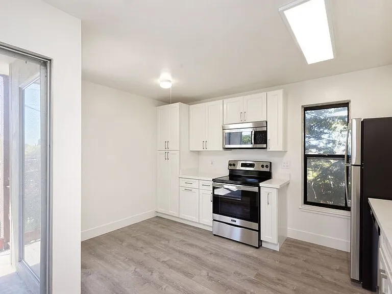 2221 Parker St — Photo 13