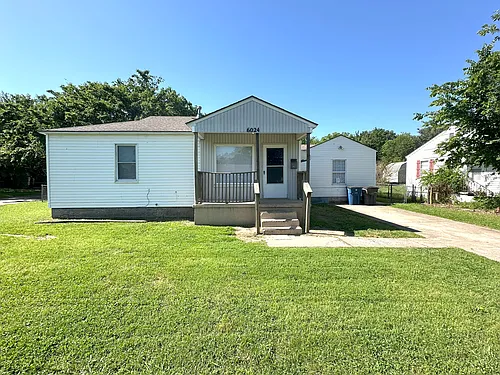 6024 E King St Photo 1