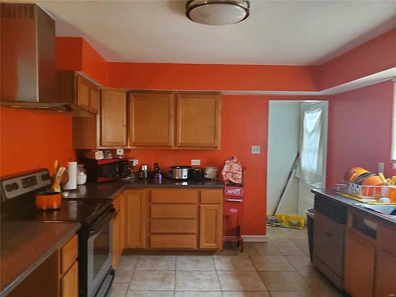 4th image of 28 Rolling Hills Dr