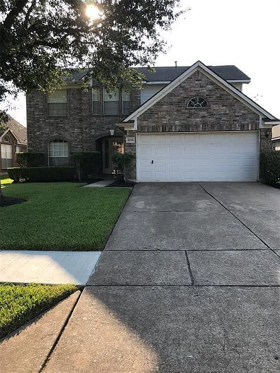 4 bed, 2.5 bath, 2377 sqft, $2,500 — Photo 1