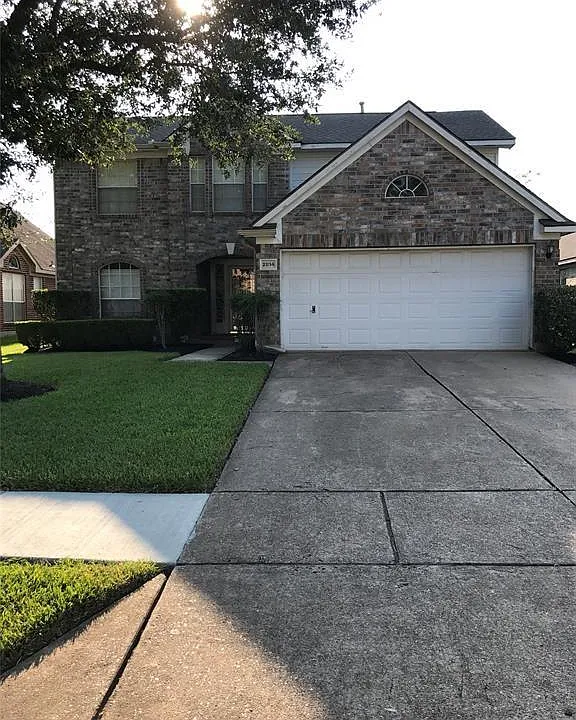 2814 Foxden Dr
