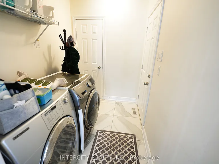 1 Pape Dr — Photo 17