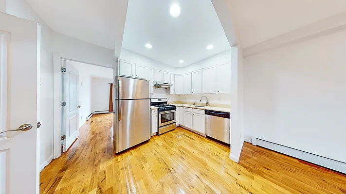 Sold by Remax Edge | media 6