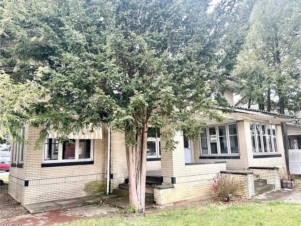 2nd image of 720 N Water St