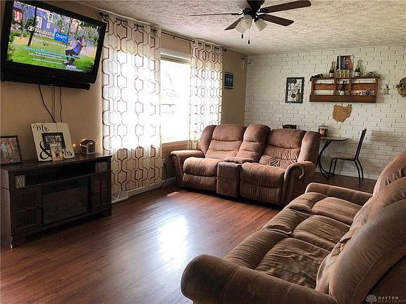 3rd image of 568 Fairview Dr
