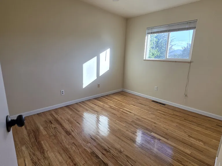 928 Potter Dr — Photo 5