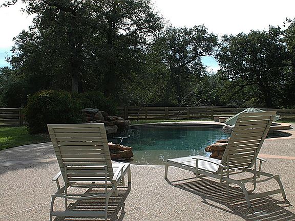 2nd image of 2302 County Road 107