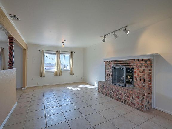 4th image of 1528 Cornell Dr SE