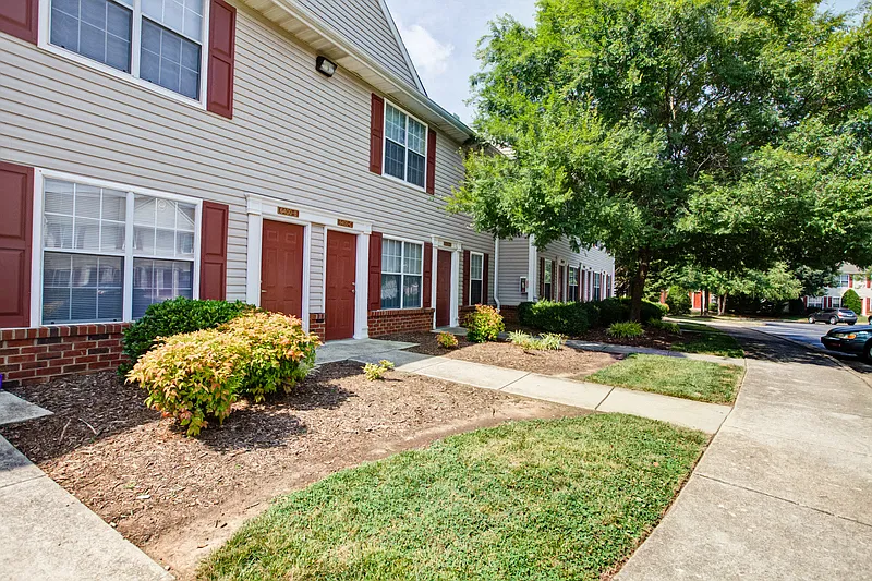 River Birch at Town Center Apartments — Photo 4