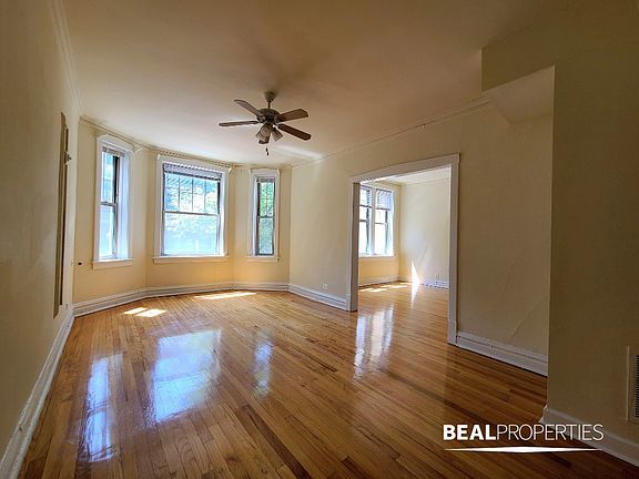 2nd image of 560 W Aldine Ave #S1