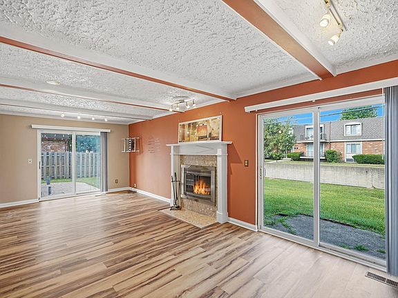 5th image of 30701 Ventura St