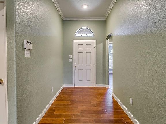 5th image of 102 Bridgewood Dr