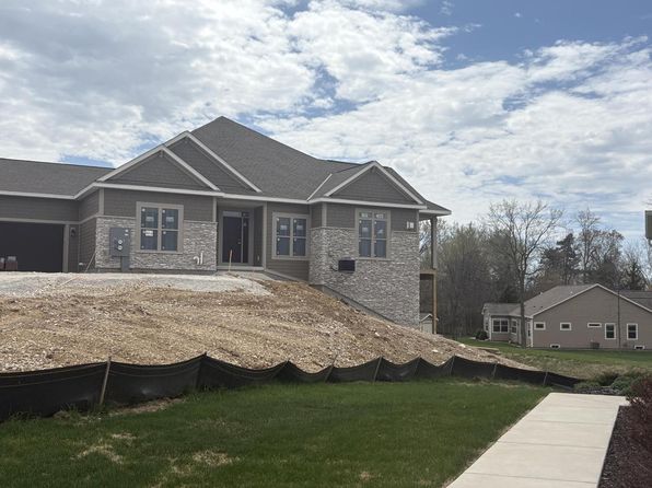 N28W25285 Madeline BOULEVARD -A Bldg 14 Unit 52, Pewaukee, WI 53072