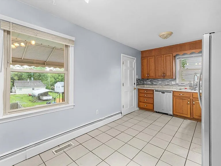 2313 King St NE — Photo 14