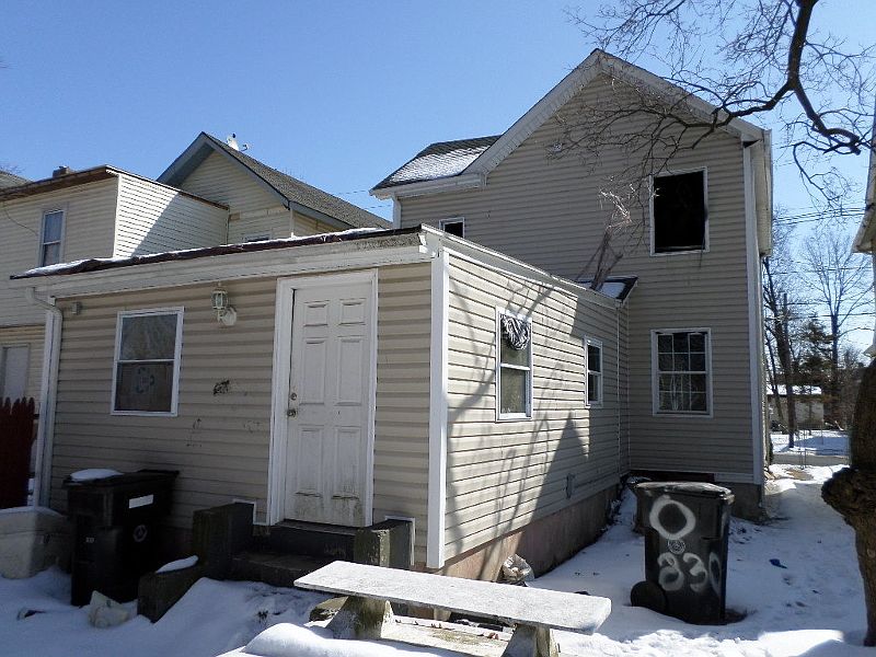 2nd image of 830 West 3rd Street