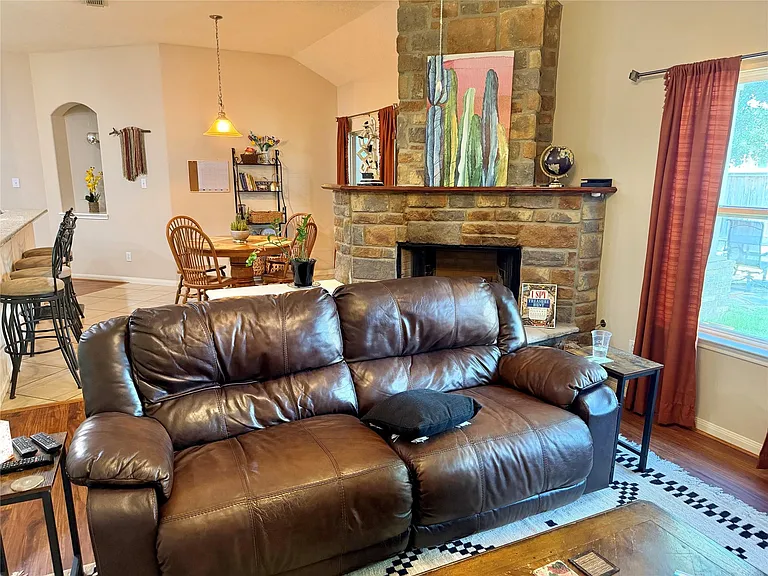 1907 Tavish Ln — Photo 17