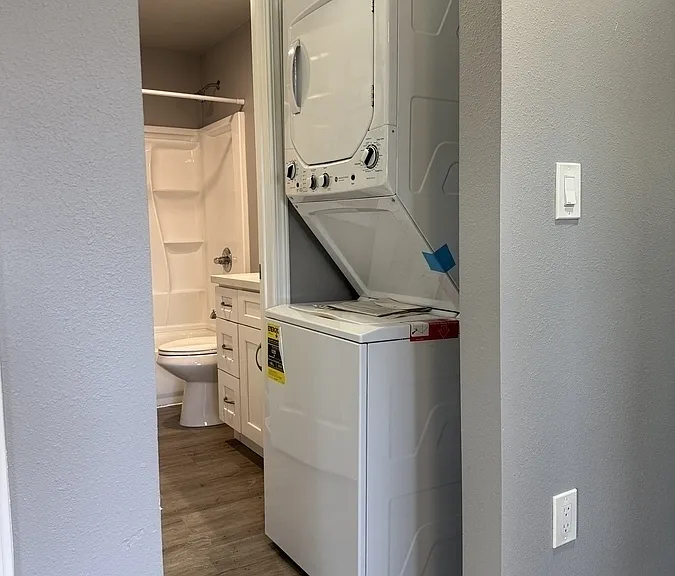 708 D St SE — Photo 5