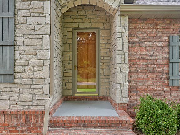 2nd image of 5252 S Holland Avenue
