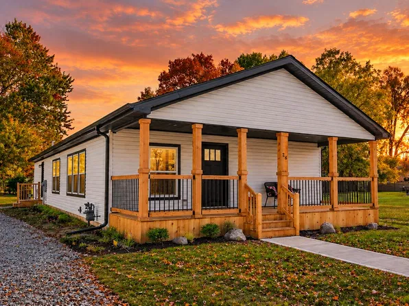 26 Berry St, Quincy, MI 49082