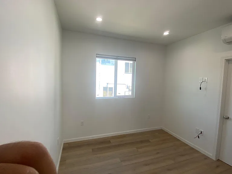 709 E Magnolia Blvd #205 — Photo 6