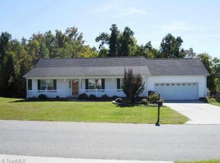 102 E Clement Ln, Thomasville, NC 27360
