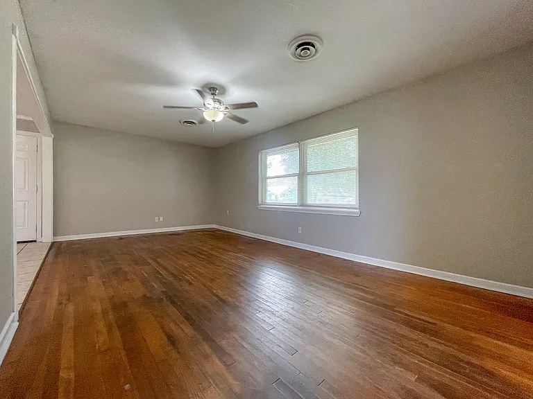 110 E San Benito Dr — Photo 4