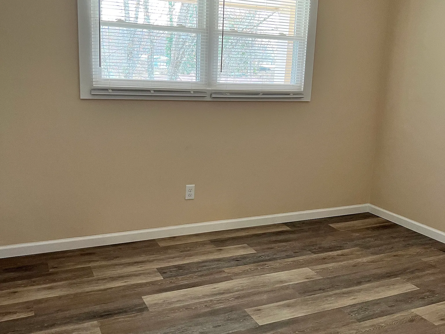 1415 Woodlawn Dr — Photo 4
