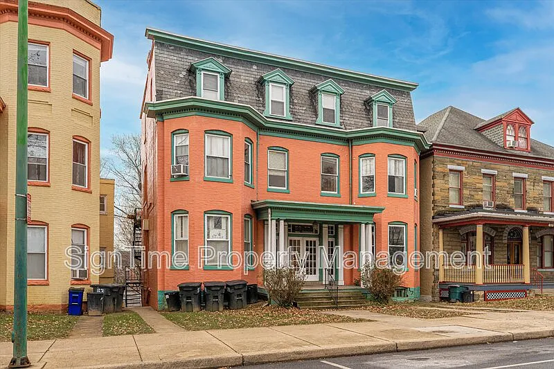 1 bed, 1.0 bath, 700 sqft, $995 — Photo 2