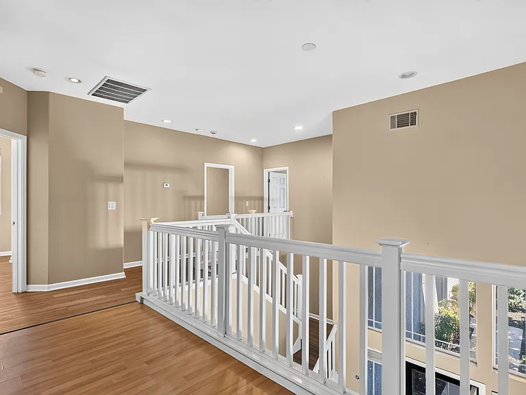 5230 Bay St — Photo 25