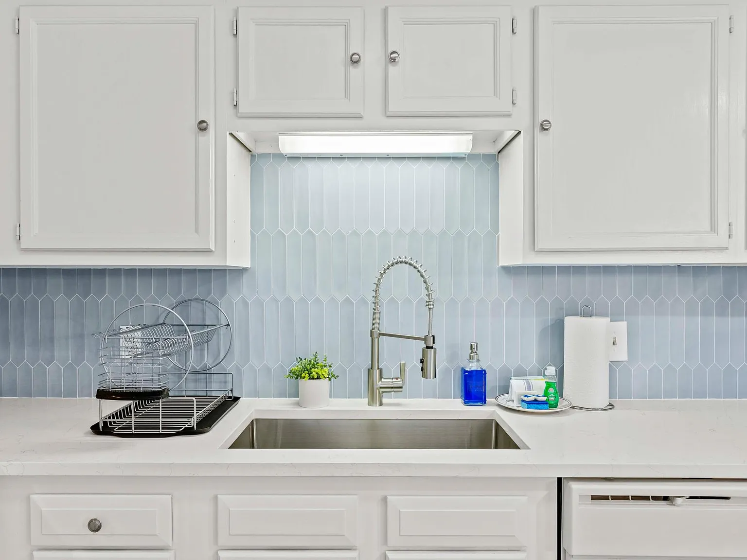 2 bed, 2.5 bath, 1300 sqft, $2,499 — Photo 2
