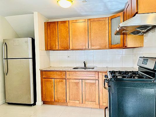 5th image of 114 Bay 49 St #1