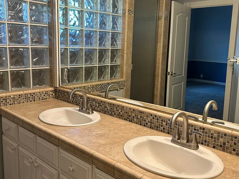 1661 Manzanita Ave — Photo 26