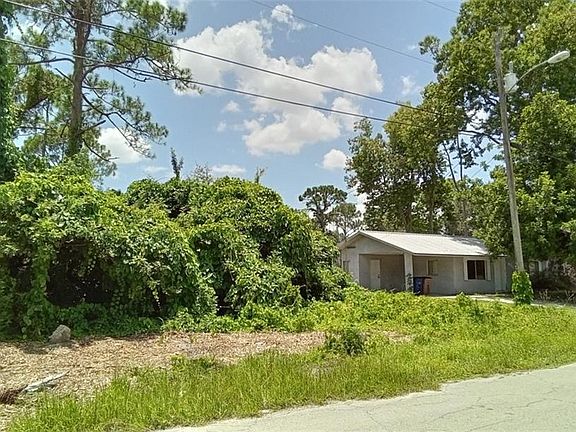 4th image of 4313 Douglas LN