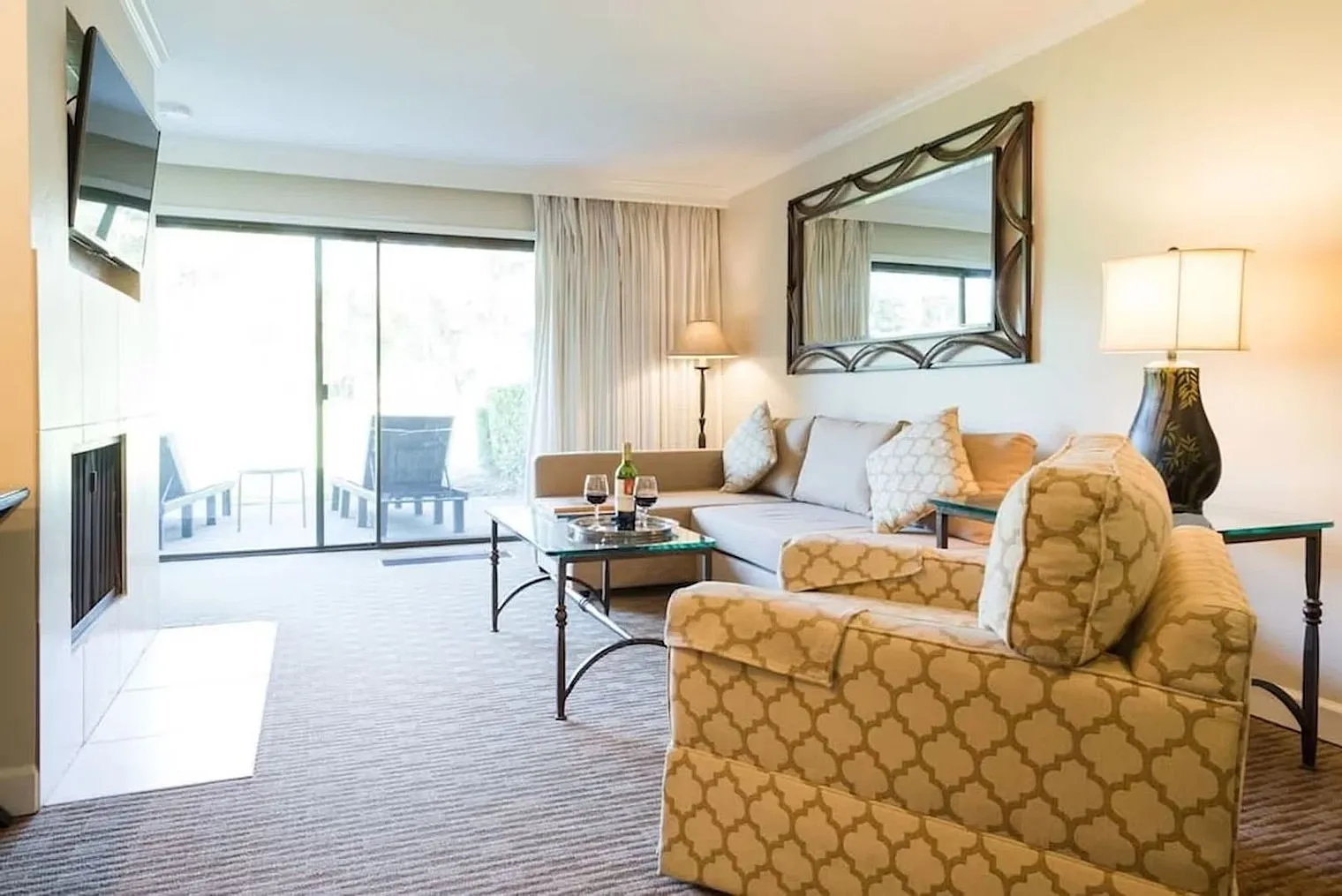 2 bed, 2.0 bath, 1076 sqft, $11,153 — Photo 1