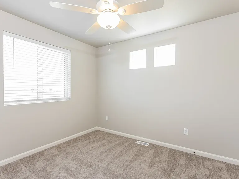 359 E Kanab Creek Dr — Photo 3