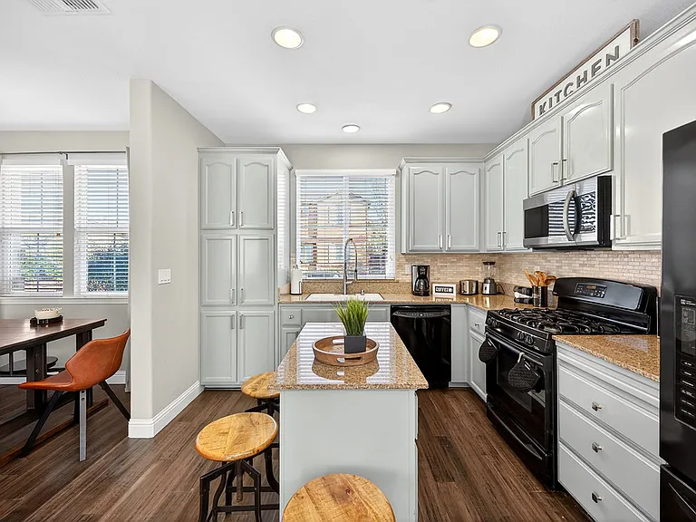 390 Caravaggio Cir — Photo 16