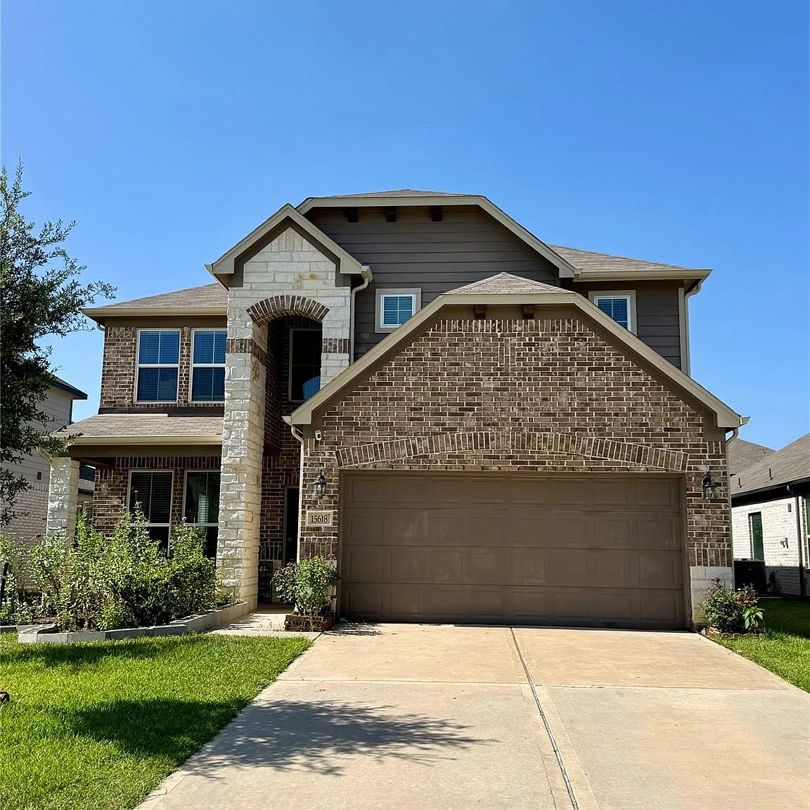 5 bed, 3.5 bath, 2785 sqft, $2,800 — Photo 1