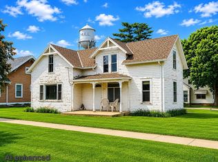 1025 2nd St, Hull, IA 51239