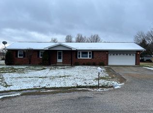 16 Triland Ct, Highland, IL 62249