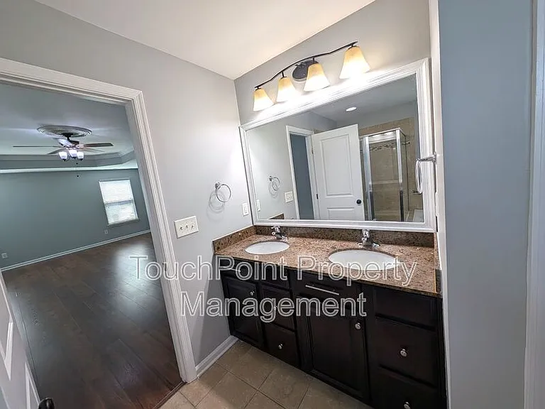 209 Weavers Glenn Pl — Photo 23