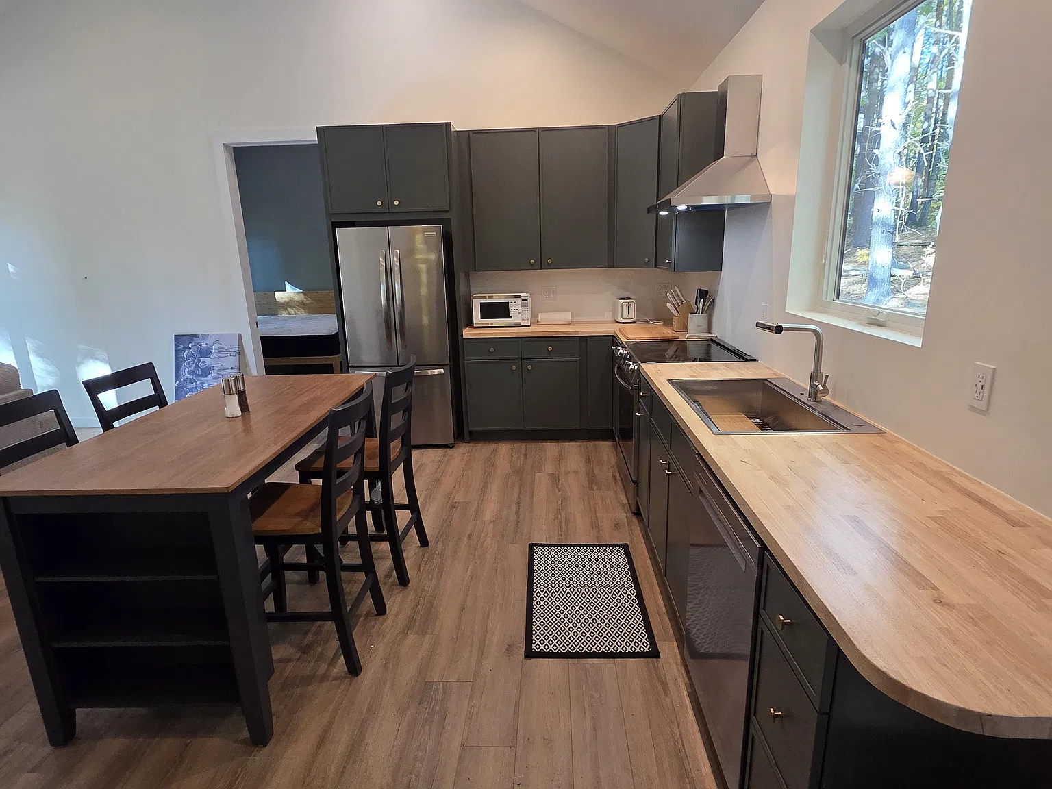 2 bed, 1280 sqft, $3,850 — Photo 2