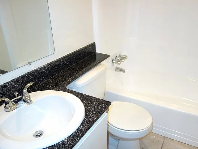 4827 Niagara Avenue San Diego, CA 92107-Elan Pacific Palms Apartment Homes-Vanity