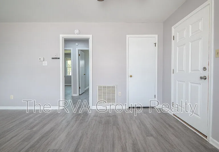3805 Woodlawn St #12 — Photo 9
