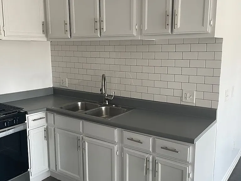 256 S Rampart Blvd — Photo 29