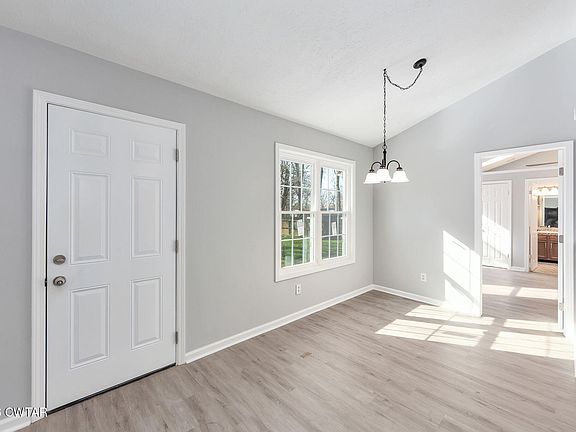 5th image of 19 Buttonwood Dr