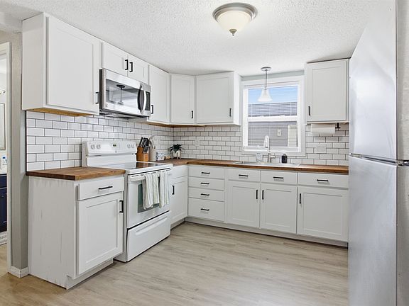 5th image of 121 SE 5th St