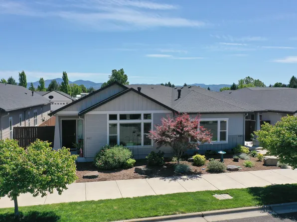 447 S Haskell St, Central Point, OR 97502