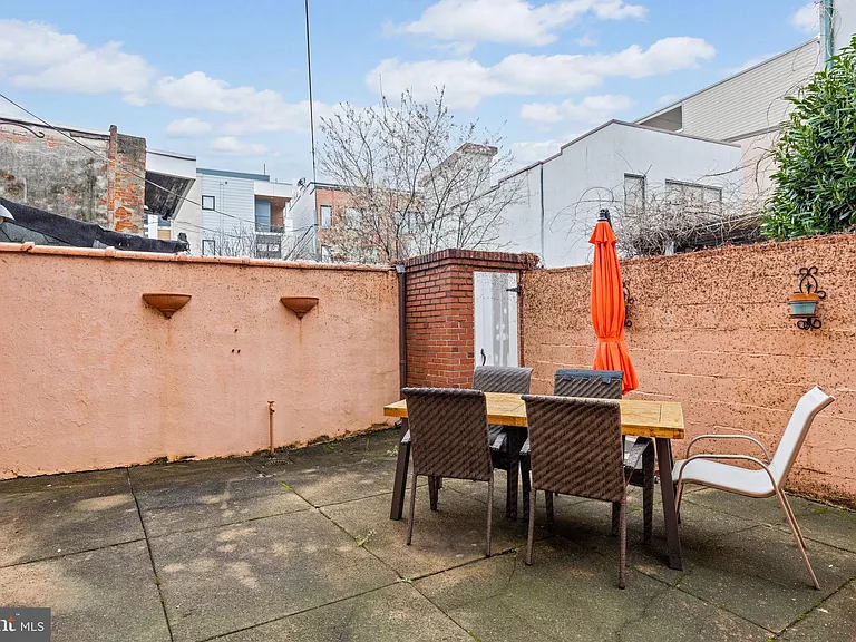402 Fairmount Ave — Photo 14
