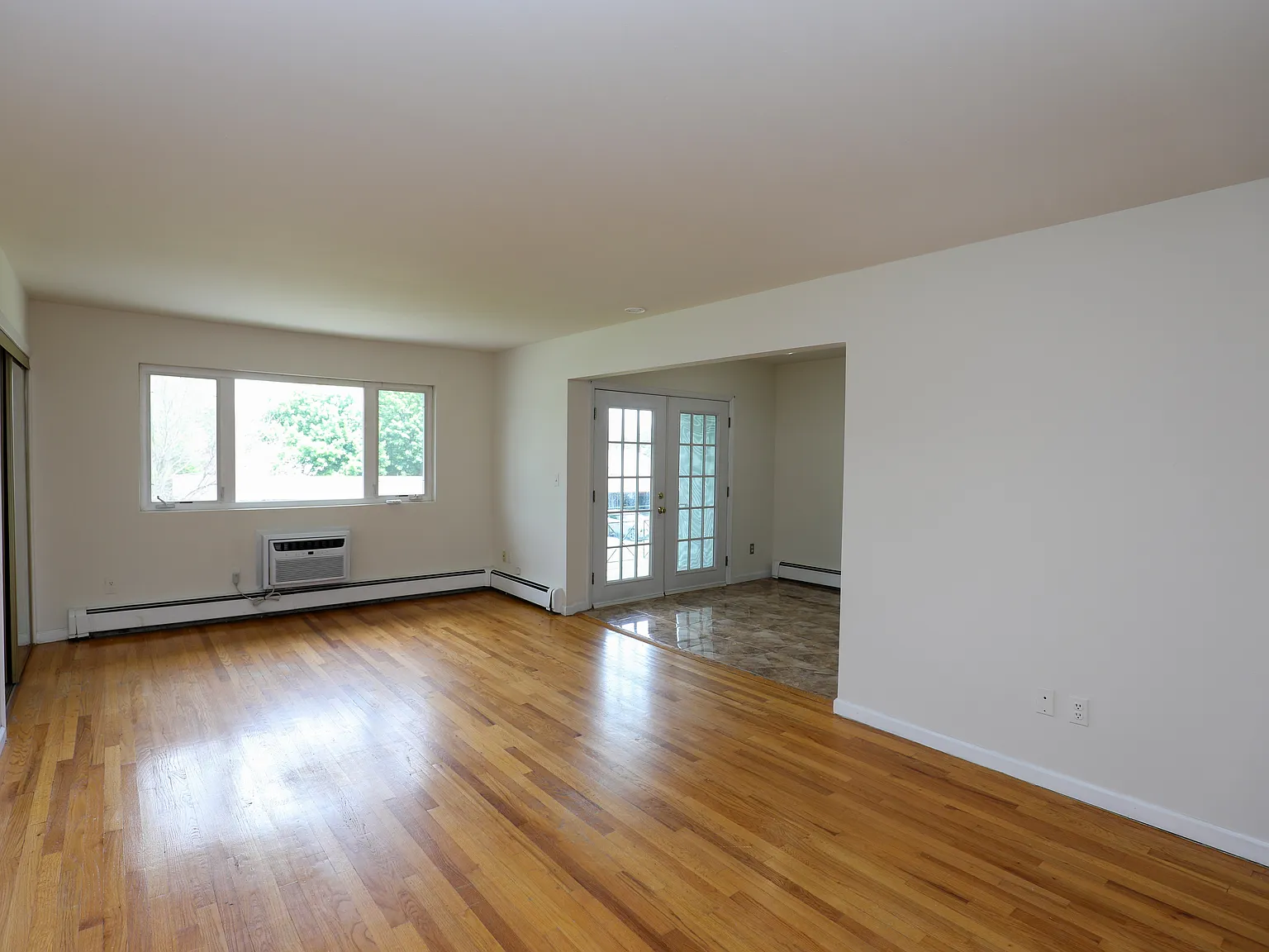 2 bed, 850 sqft, $1,950 — Photo 3